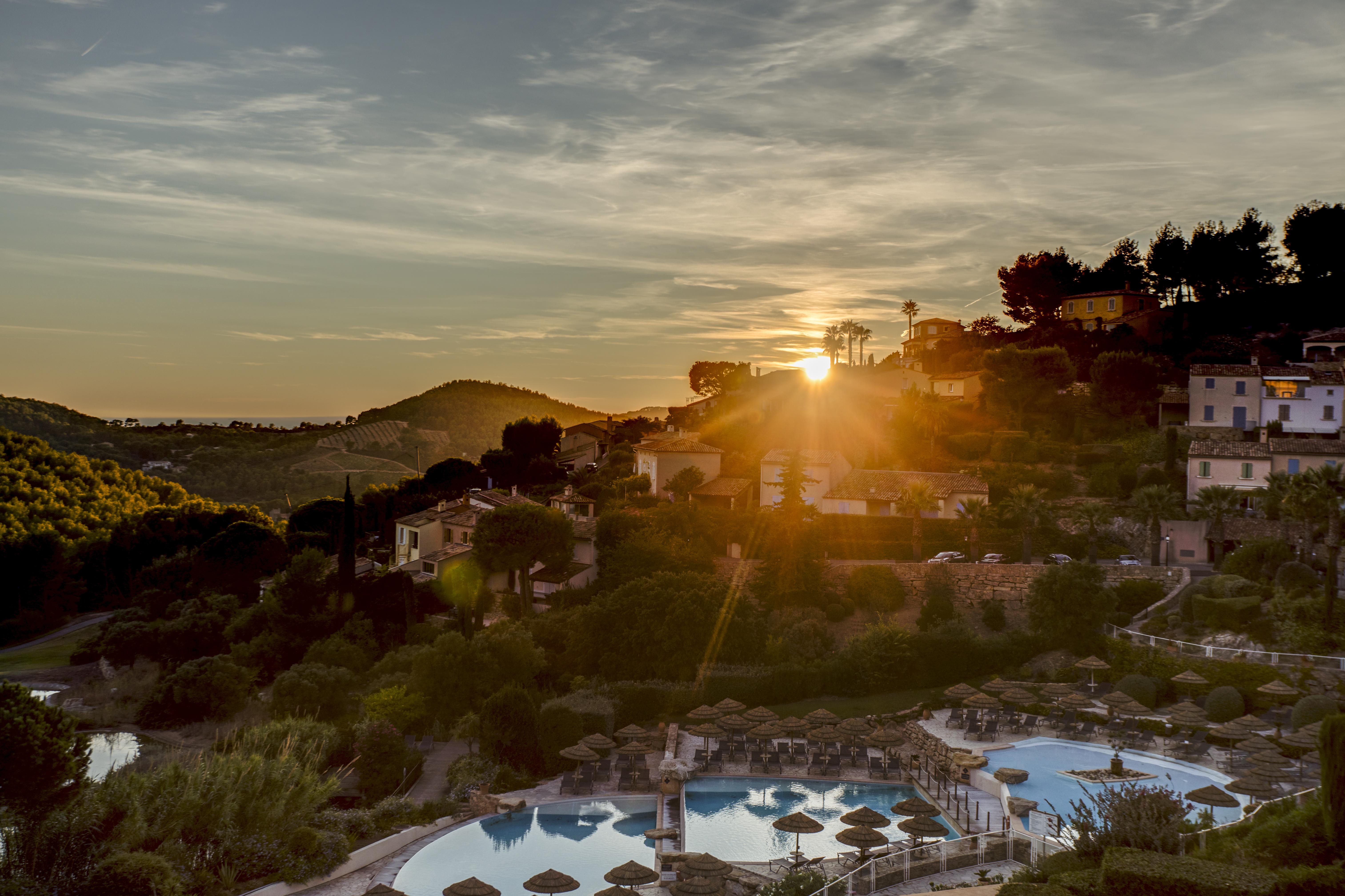 โดลเช บาย วินด์แฮม เฟรกัต โพรว็องซ์ Hotel แซ็งต์-ซีร์-ซูร์-แมร์ ภายนอก รูปภาพ